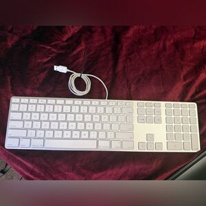 Genuine Apple A1243 USB Wired Aluminum Keyboard with Numeric KeyPad - Tested